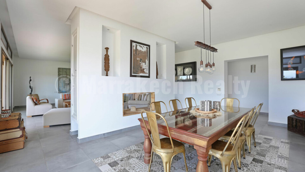 This superb modern 4 bedroom villa seeks new owner