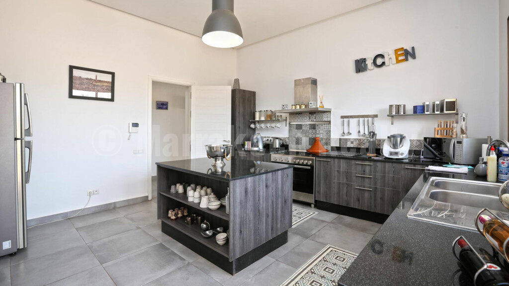 This superb modern 4 bedroom villa seeks new owner