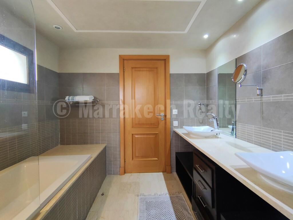 Lumineux duplex de 3 chambres à vendre à proximité du centre de Marrakech
