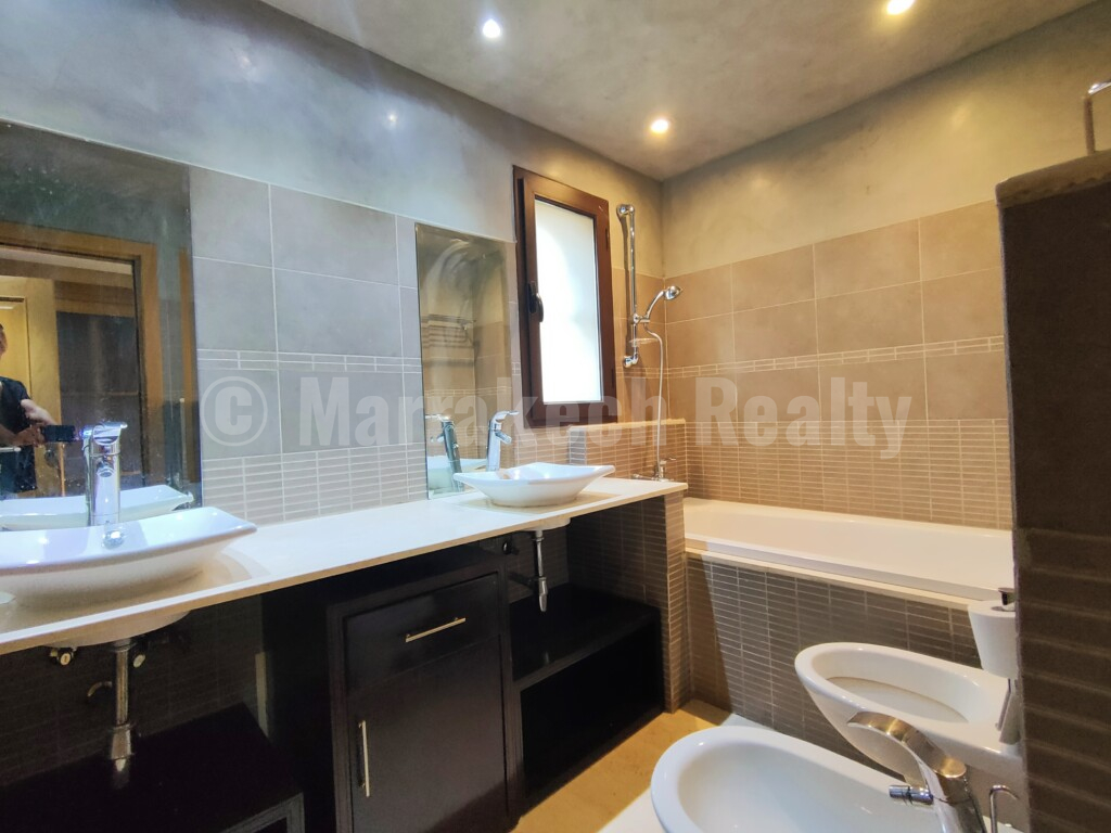 Lumineux duplex de 3 chambres à vendre à proximité du centre de Marrakech
