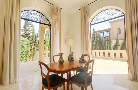 Substantial 8 bedroom villa for rent close to downtown Marrakech