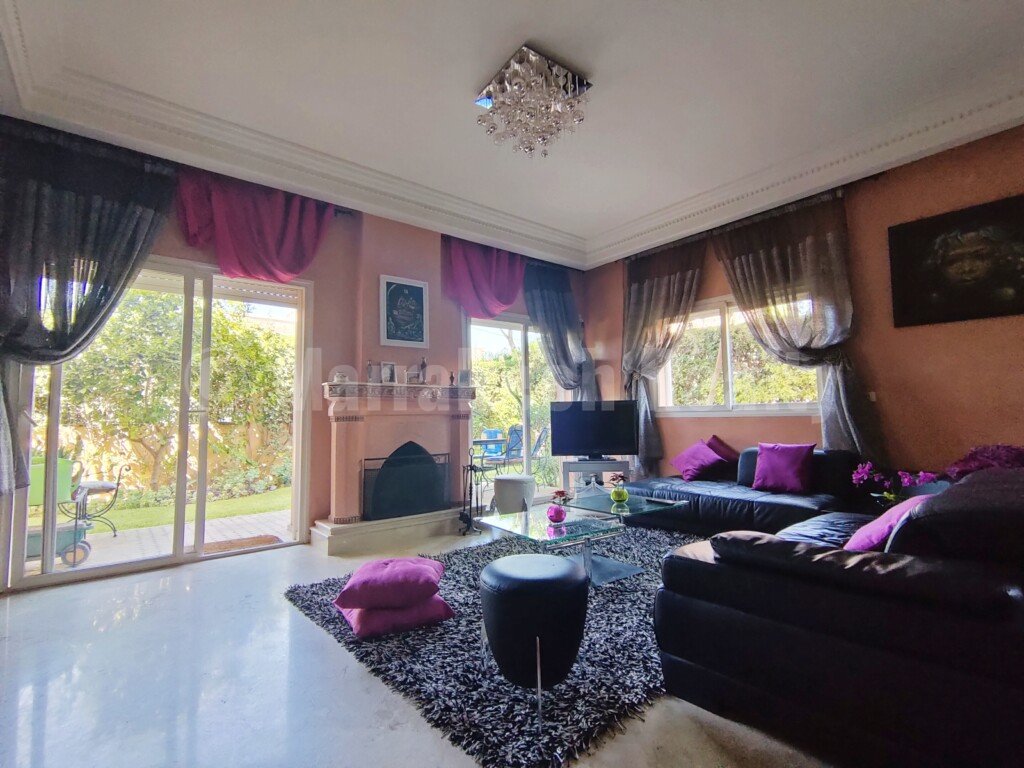 Villa de 4 chambres à vendre dans jolie résidence avec piscine