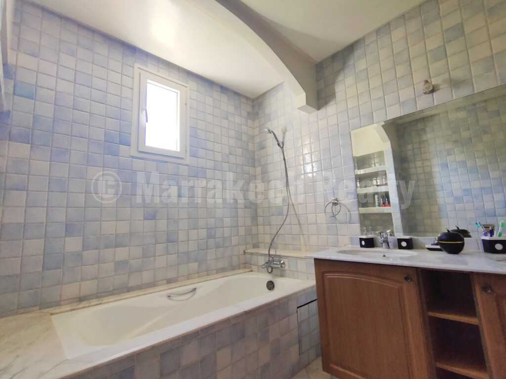 Villa de 4 chambres à vendre dans jolie résidence avec piscine