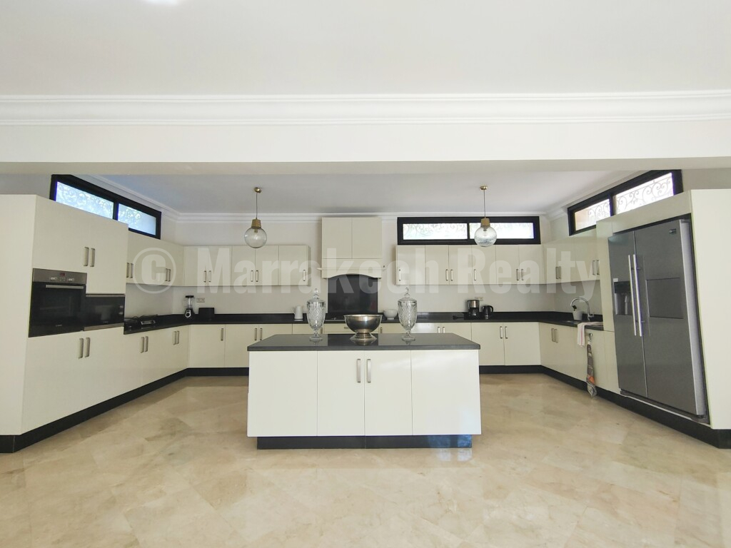 Substantial 8 bedroom villa for rent close to downtown Marrakech