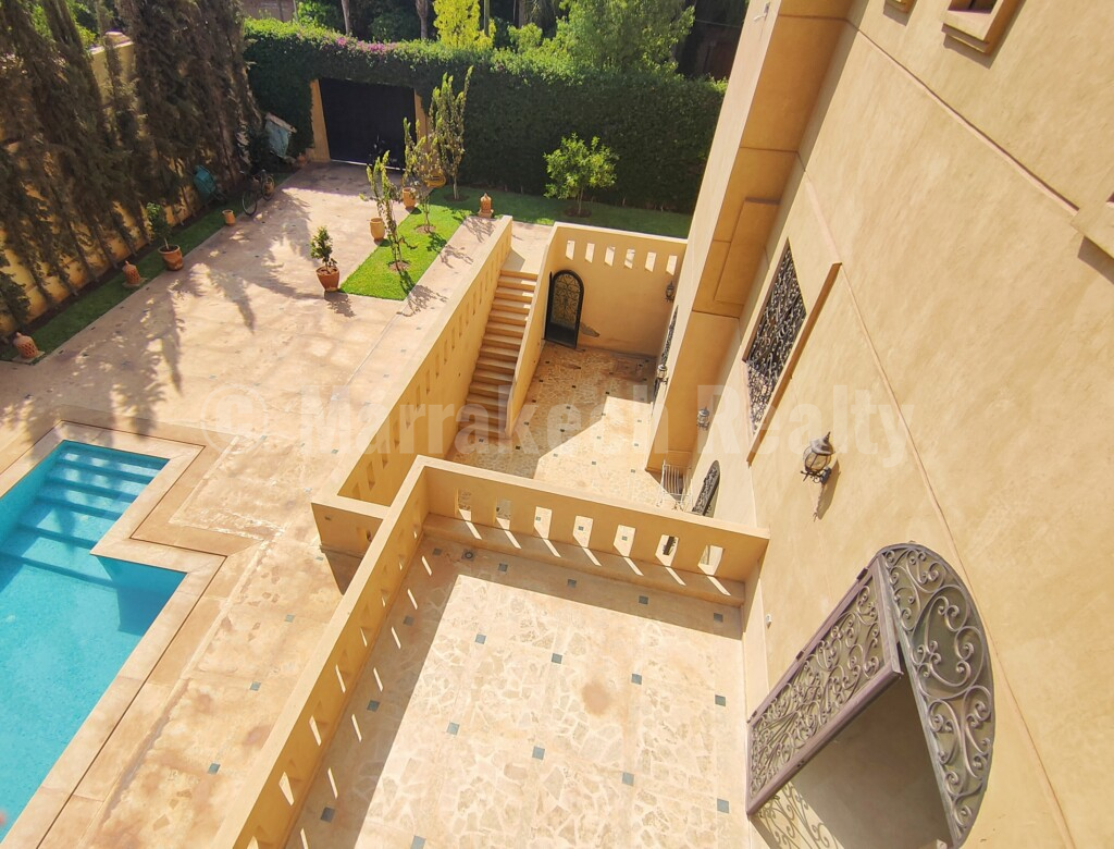 Substantial 8 bedroom villa for rent close to downtown Marrakech