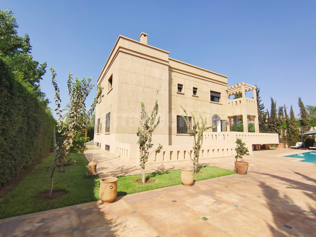 Substantial 8 bedroom villa for rent close to downtown Marrakech