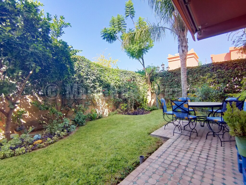 Villa de 4 chambres à vendre dans jolie résidence avec piscine