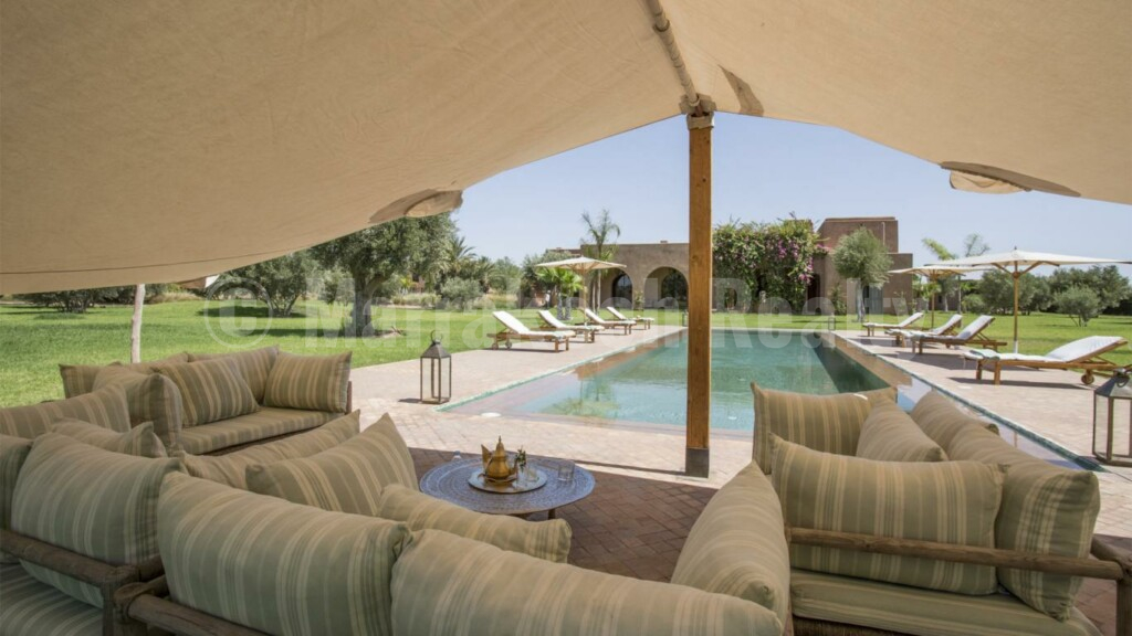 Standout 6 bedroom villa on 1 hectare with prime location