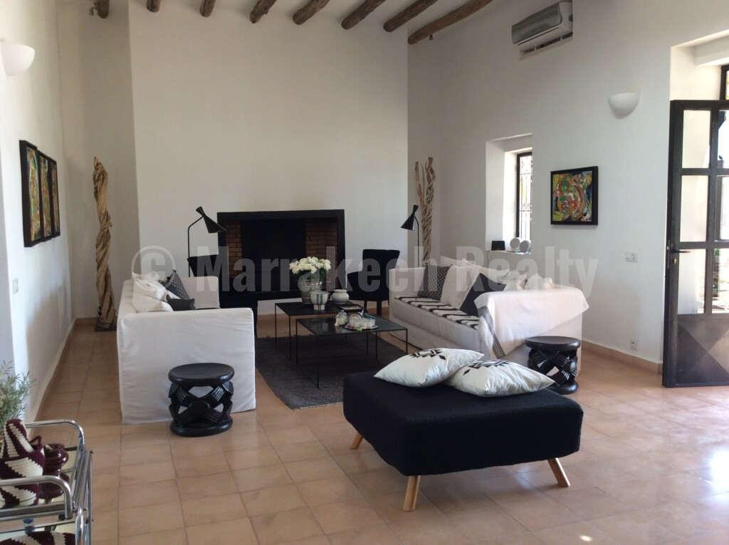 Belle villa de 4-5 chambres sur 1 hectare : superbe opportunité !
