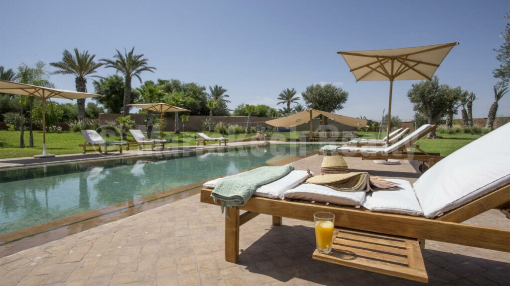 Standout 6 bedroom villa on 1 hectare with prime location