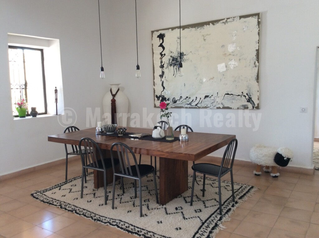 Belle villa de 4-5 chambres sur 1 hectare : superbe opportunité !