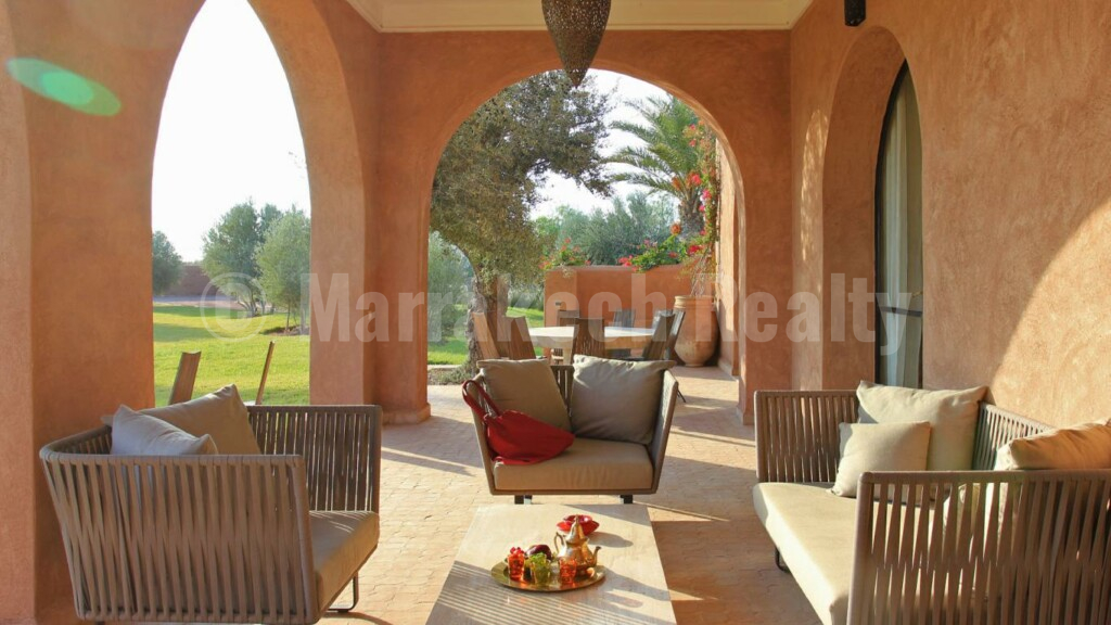 Standout 6 bedroom villa on 1 hectare with prime location