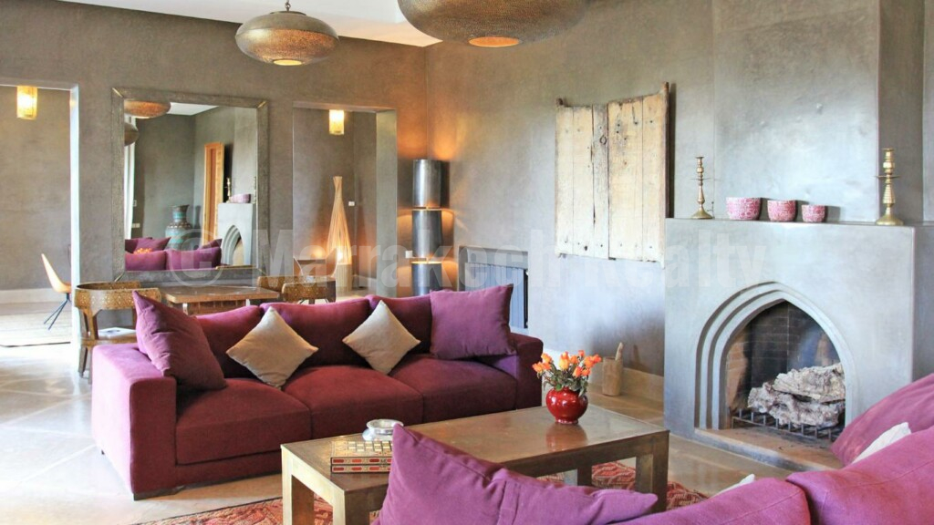 Standout 6 bedroom villa on 1 hectare with prime location