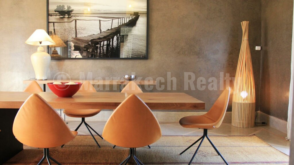 Standout 6 bedroom villa on 1 hectare with prime location