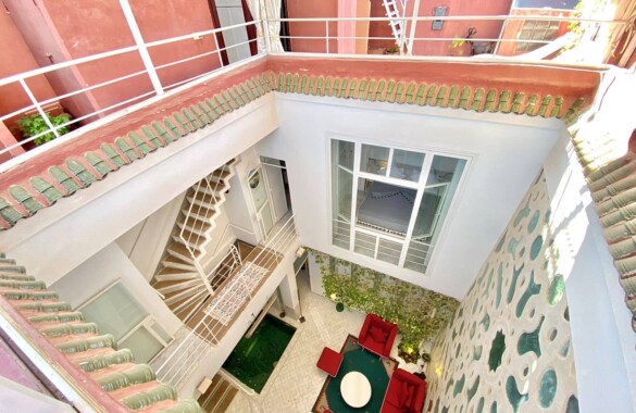 Riad contemporain de 3 chambres et bassin avec superbe emplacement