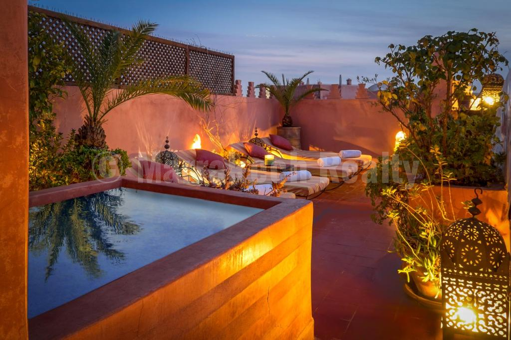 Standout 6 bedroom Riad with excellent location