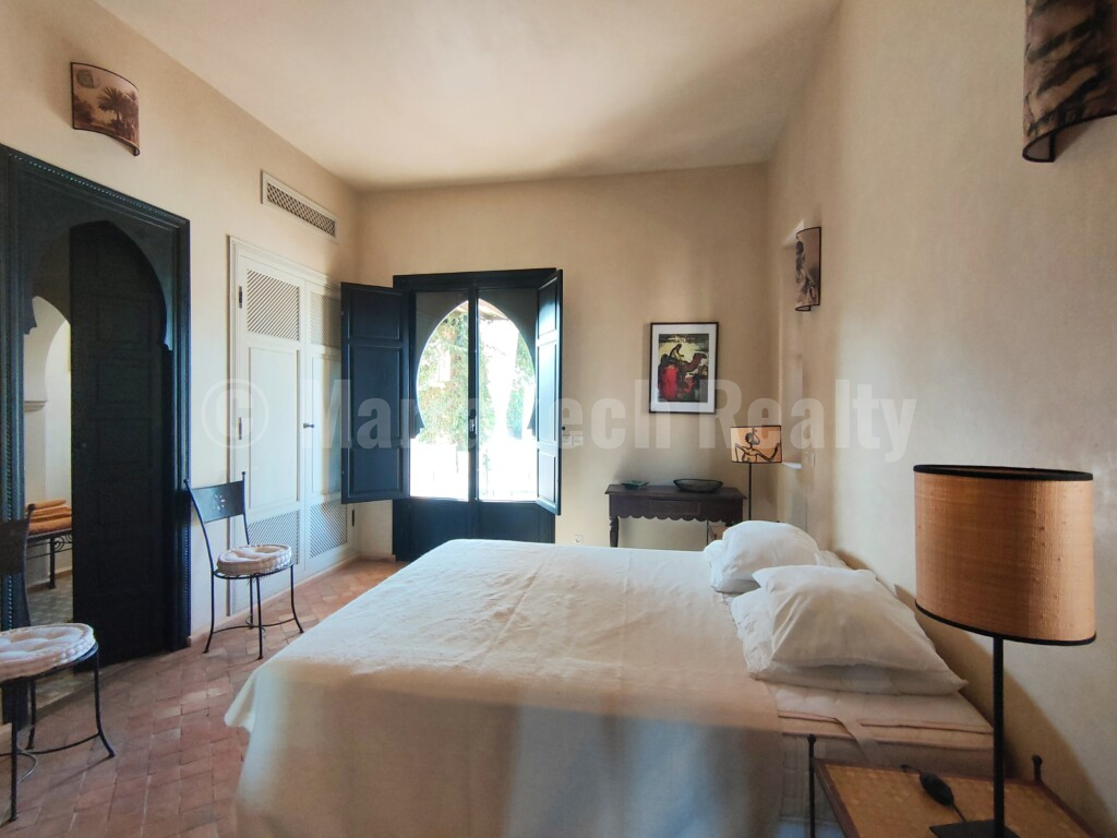 Standout 4 bedroom villa close to major golf courses