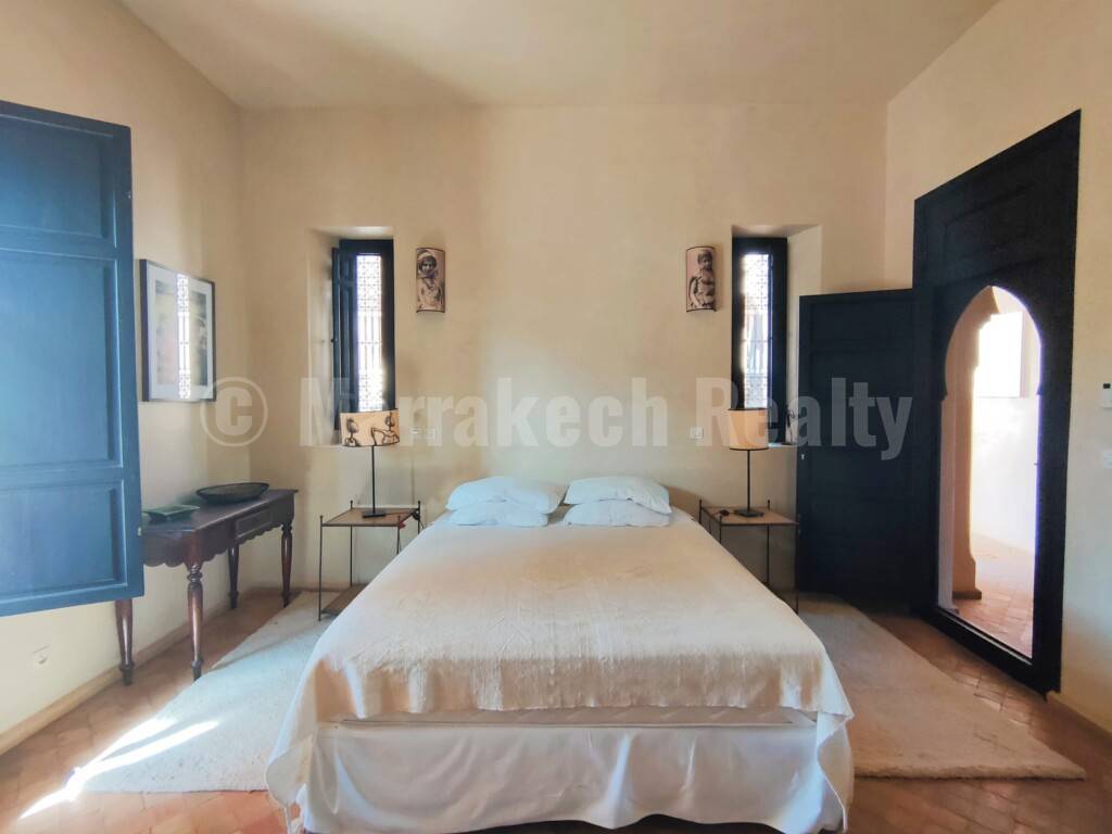 Standout 4 bedroom villa close to major golf courses