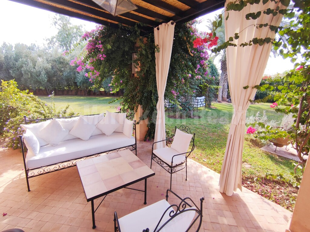 Standout 4 bedroom villa close to major golf courses