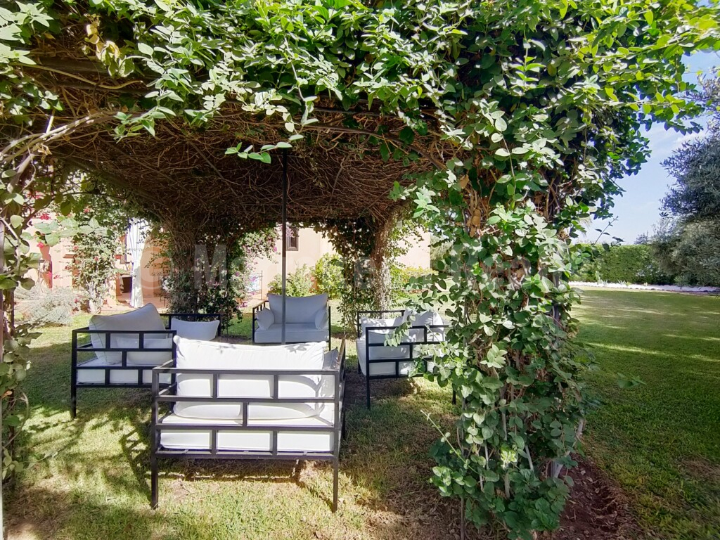 Standout 4 bedroom villa close to major golf courses