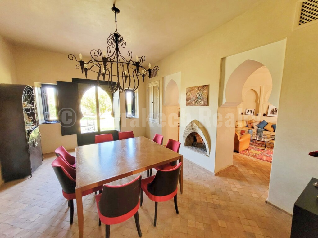 Standout 4 bedroom villa close to major golf courses