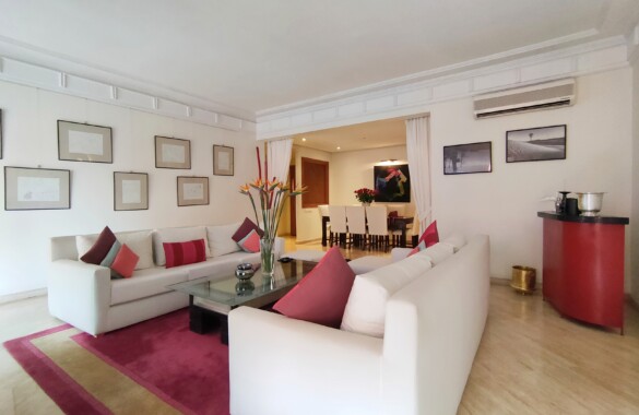 Standout 2 bedroom apartment with terrace and prime location