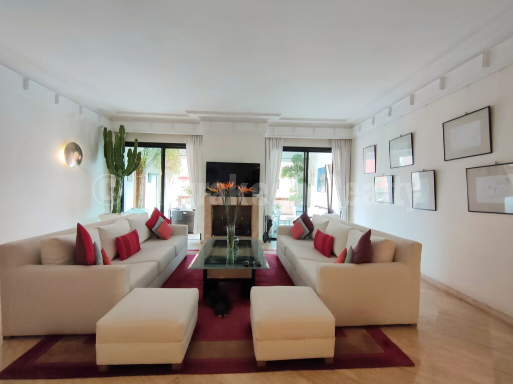 Standout 2 bedroom apartment with terrace and prime location