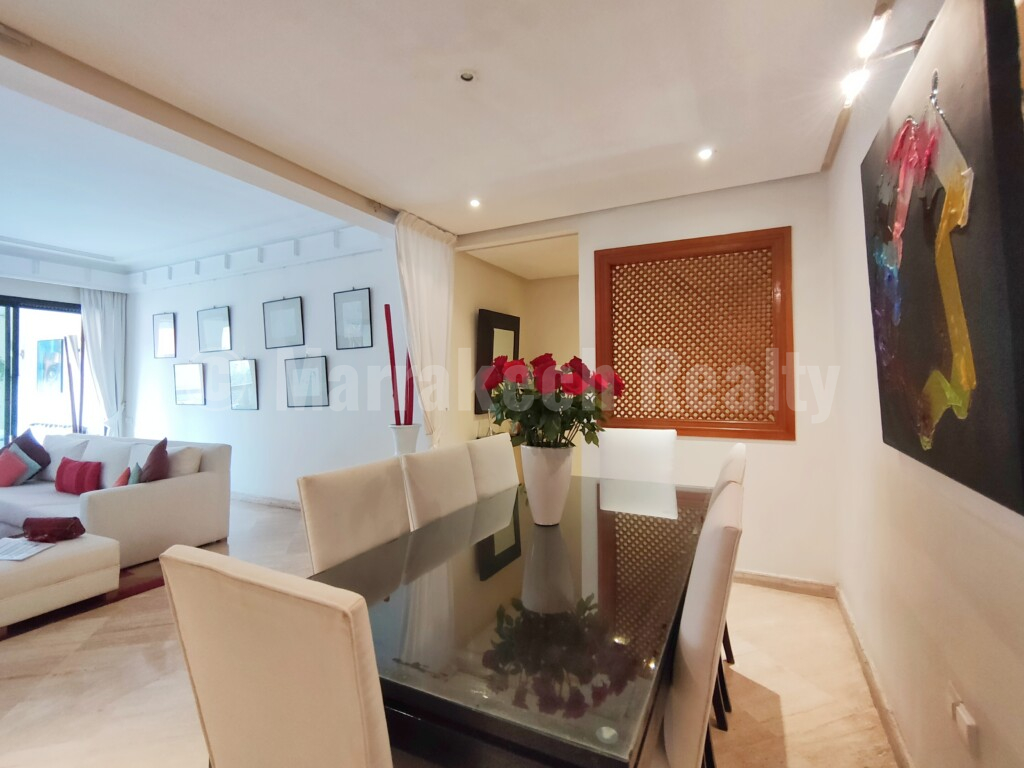 Standout 2 bedroom apartment with terrace and prime location