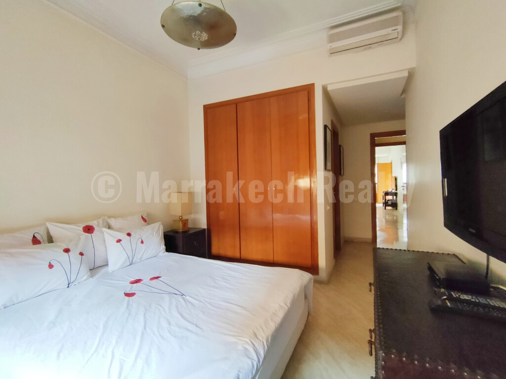 Standout 2 bedroom apartment with terrace and prime location