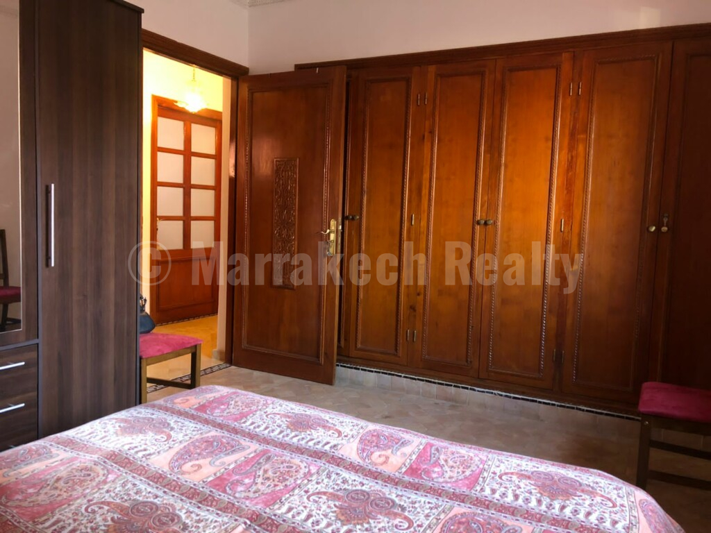 Appartement de 2 chambres face au Lycée Français