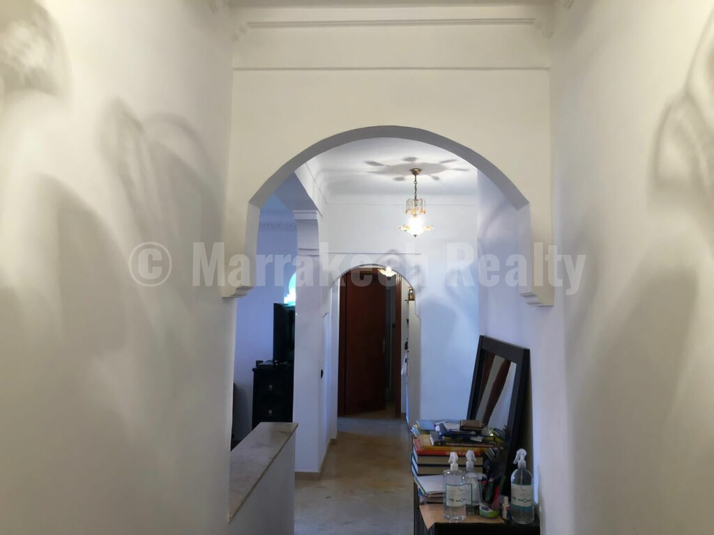 Appartement de 2 chambres face au Lycée Français