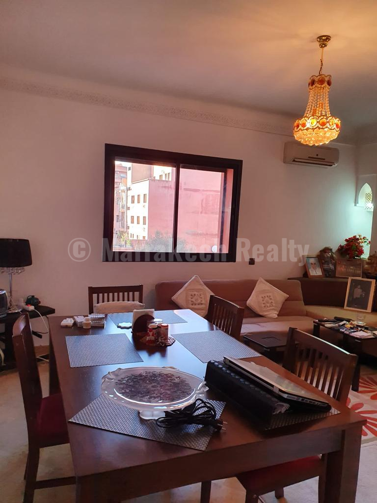 Appartement de 2 chambres face au Lycée Français