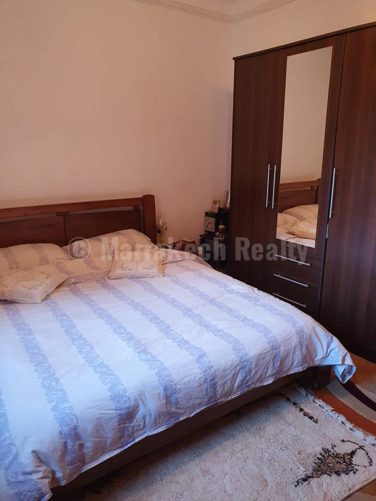 Appartement de 2 chambres face au Lycée Français