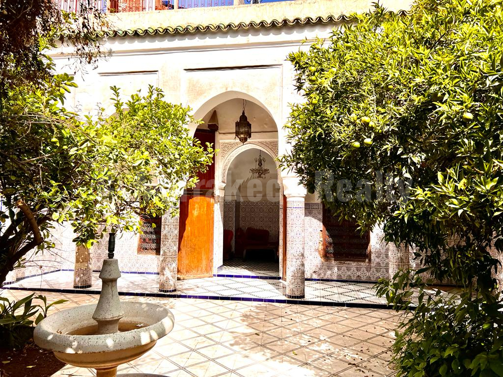 Vaste Riad titré à rénover avec superbe potentiel