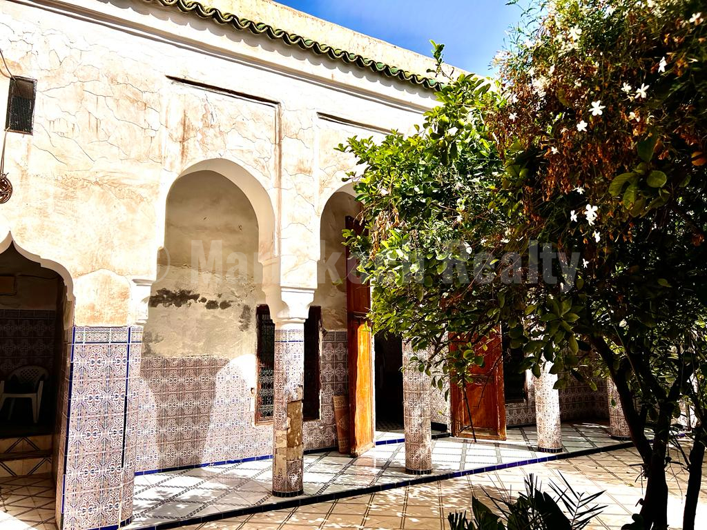 Vaste Riad titré à rénover avec superbe potentiel