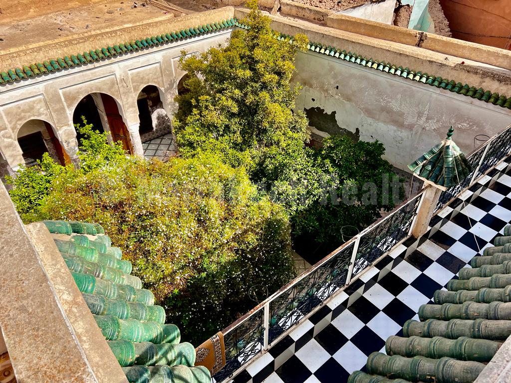 Vaste Riad titré à rénover avec superbe potentiel