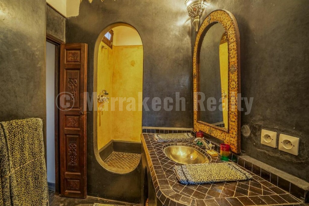 Beau Riad arabo-andalou de 8 chambres à vendre en Medina