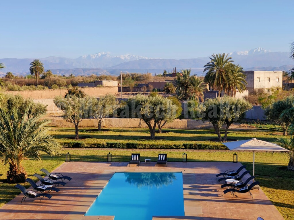 Belle villa de 4-5 chambres sur 1 hectare : superbe opportunité !
