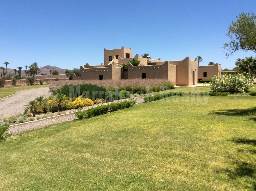 Belle villa de 4-5 chambres sur 1 hectare : superbe opportunité !