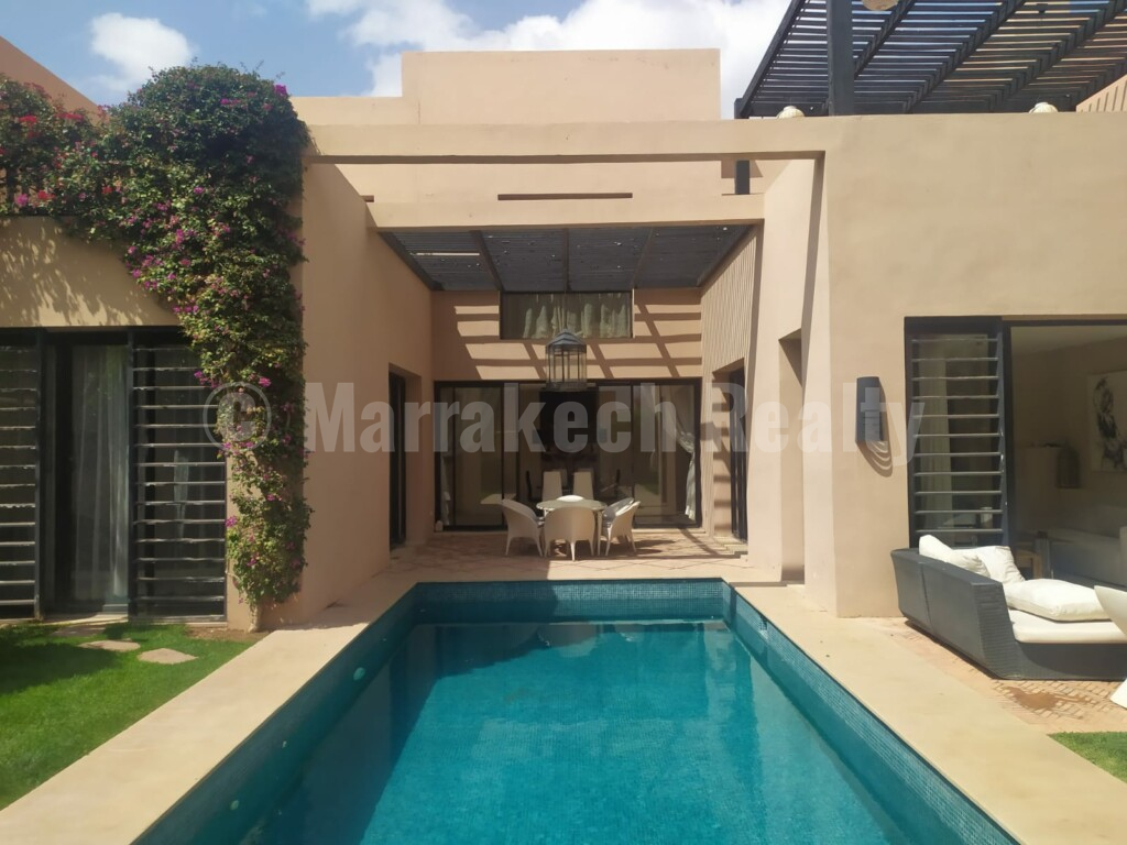Luxueuse villa de 2 chambres à louer dans un domaine golfique