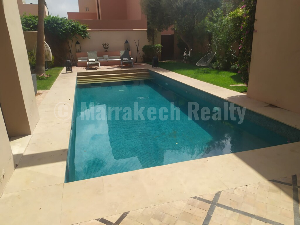 Luxueuse villa de 2 chambres à louer dans un domaine golfique