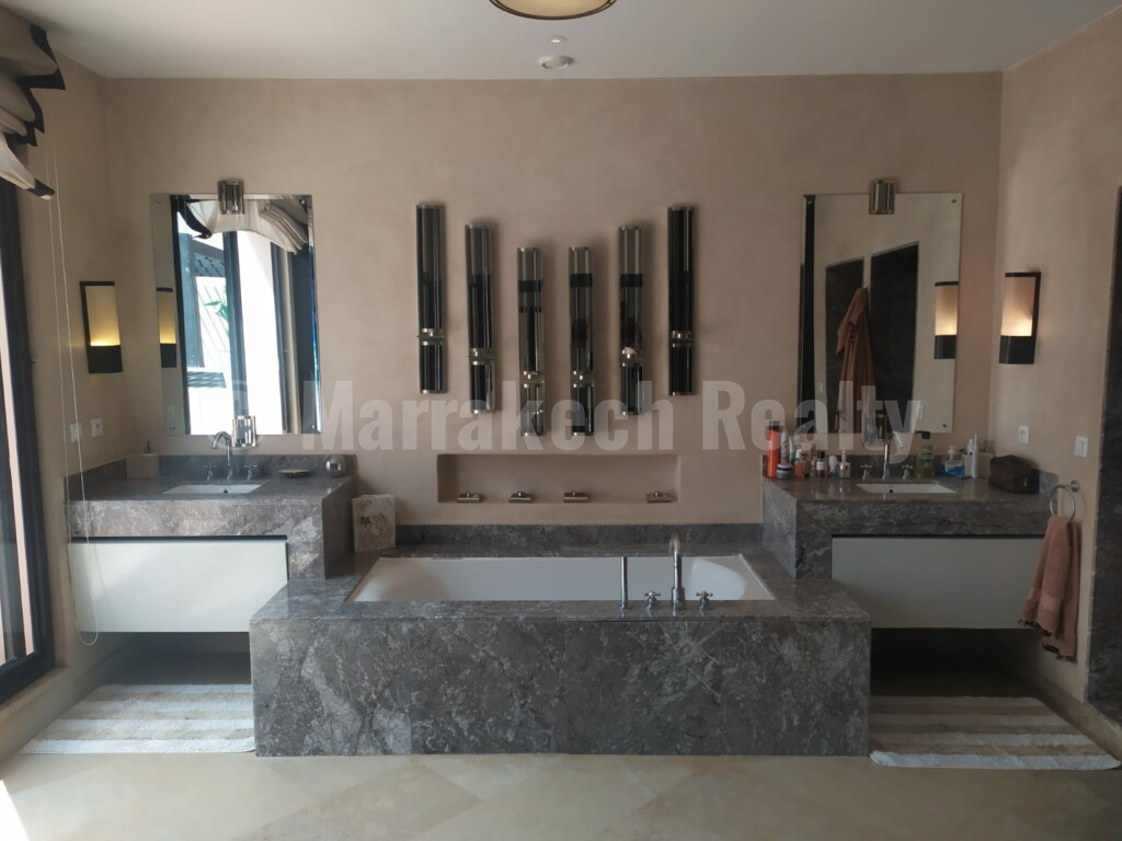 Luxueuse villa de 2 chambres à louer dans un domaine golfique