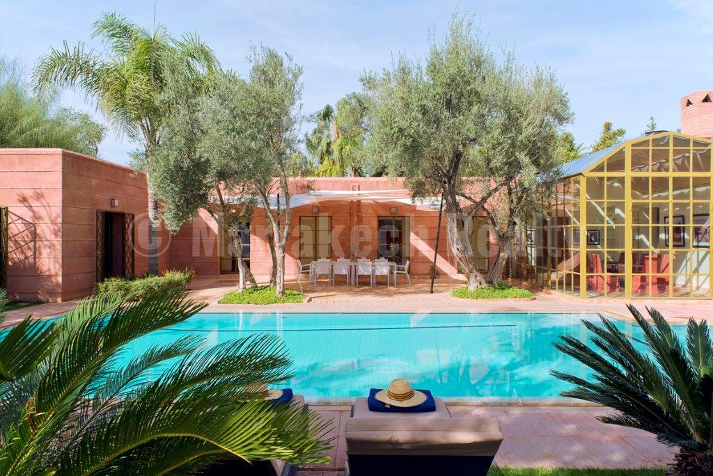 Elegant 6 bedroom villa for sale in an exclusive golf gated community