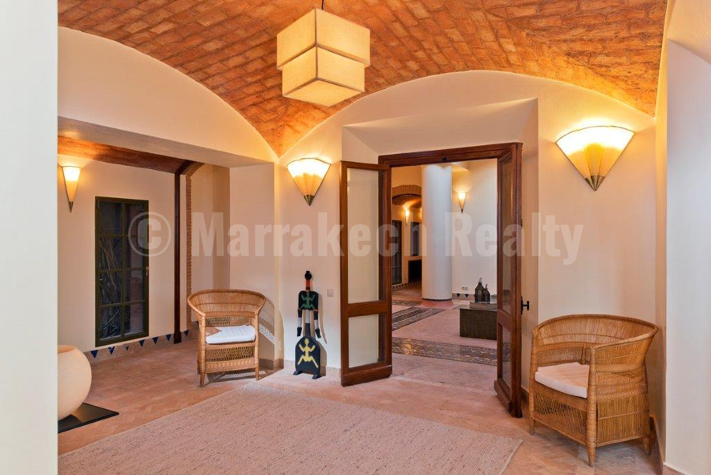 Elegant 6 bedroom villa for sale in an exclusive golf gated community