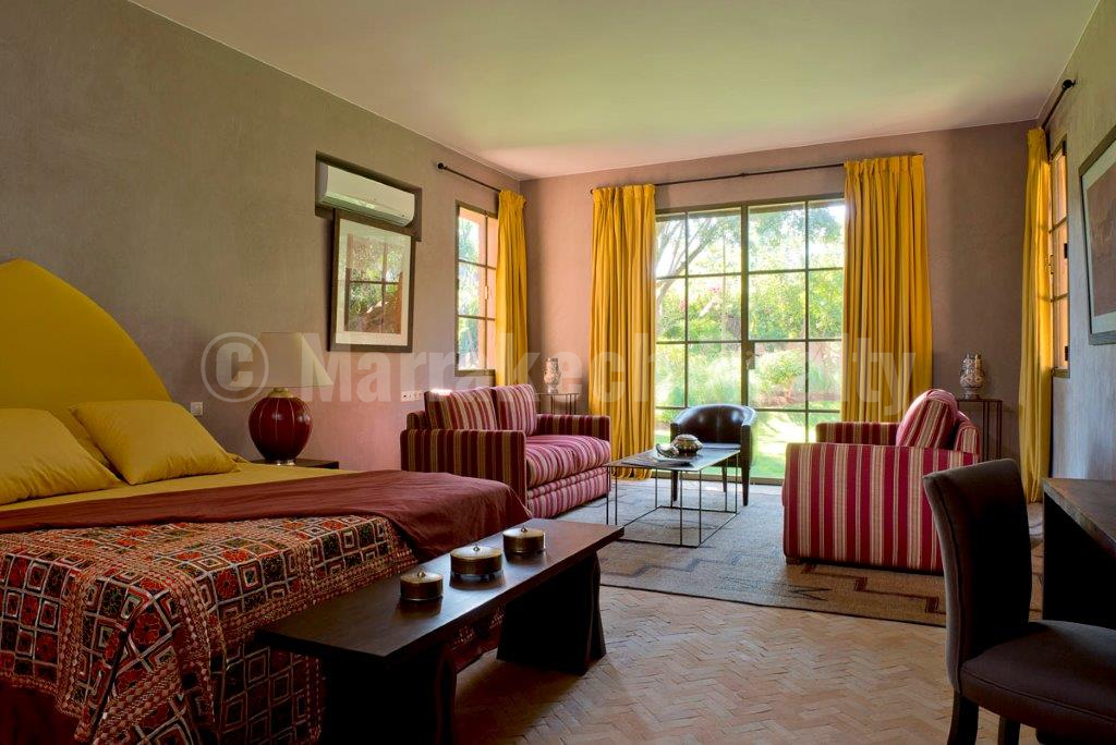 Elegant 6 bedroom villa for sale in an exclusive golf gated community