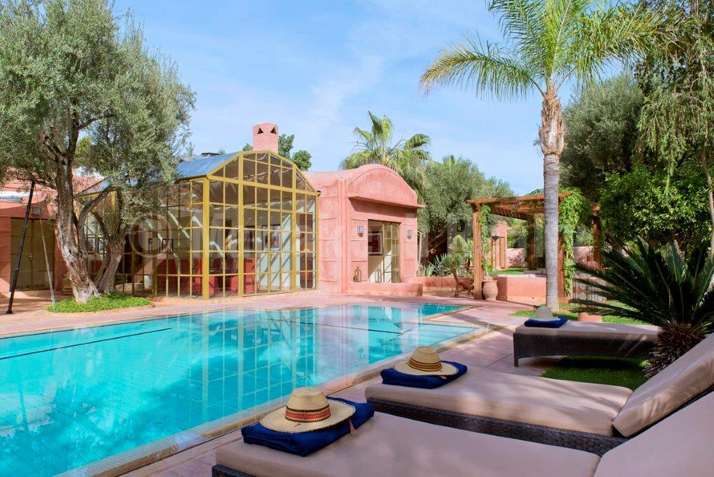 Elegant 6 bedroom villa for sale in an exclusive golf gated community