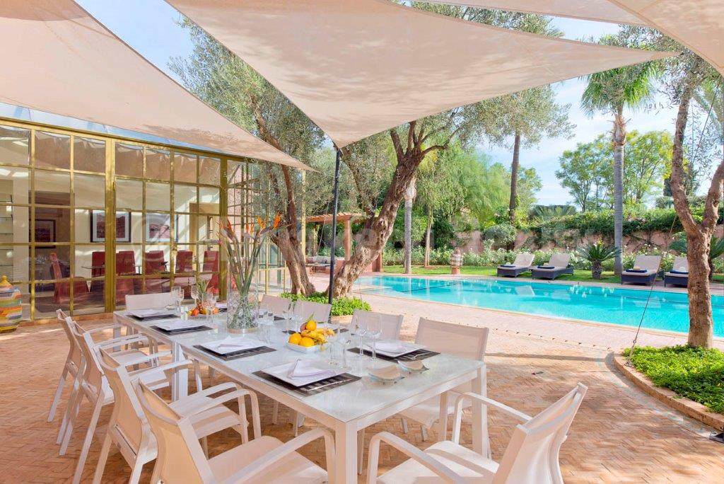 Elegant 6 bedroom villa for sale in an exclusive golf gated community