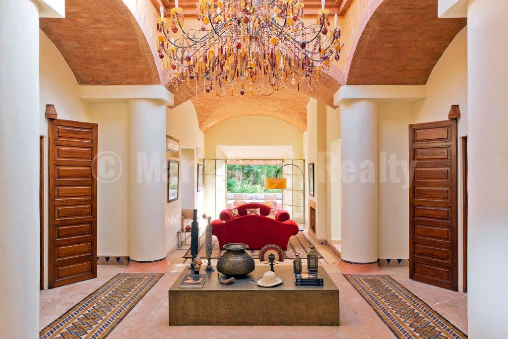 Elegant 6 bedroom villa for sale in an exclusive golf gated community