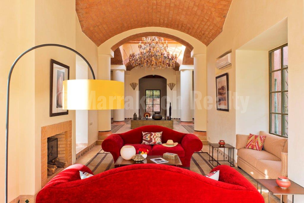 Elegant 6 bedroom villa for sale in an exclusive golf gated community