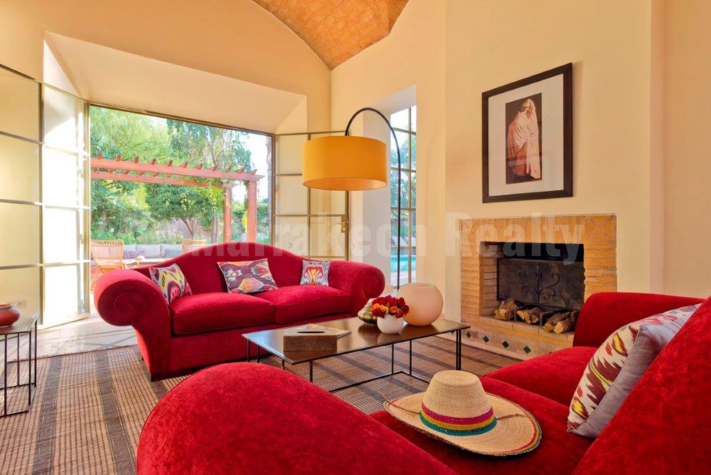 Elegant 6 bedroom villa for sale in an exclusive golf gated community